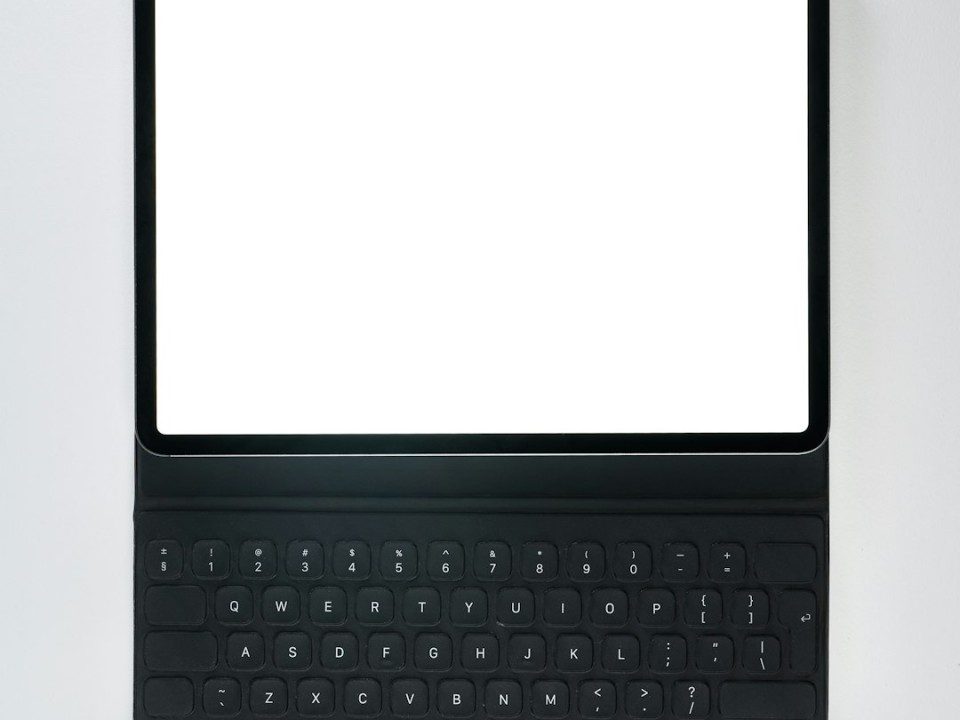 Lenovo Screen: Black Lines After Drop—Assess Damage & Options