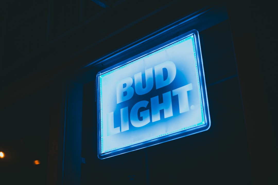 12 Logo Ideas for Bars, Clubs, and Lounges